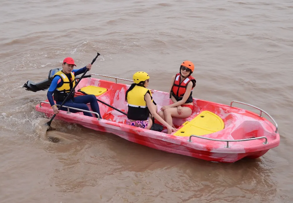 Plastic Boat Good For Entertainment And Fishing Two Layer Material