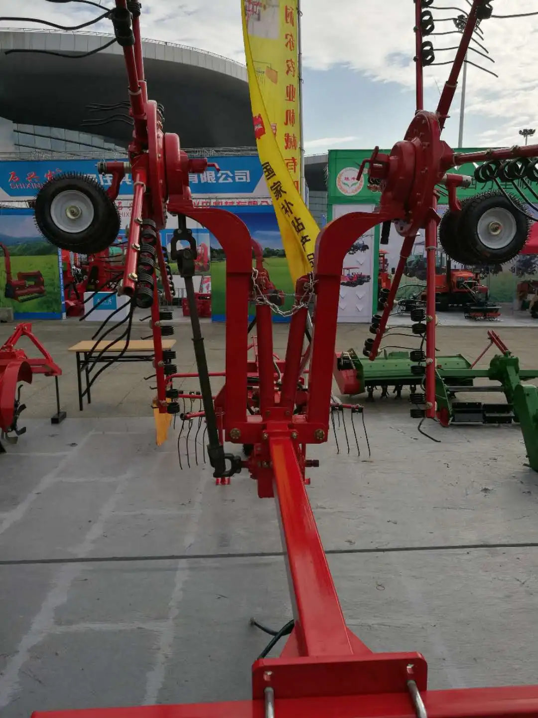 Made In China Pto Driven Double Rotary Hay Rake Grass Tedder - Buy ...