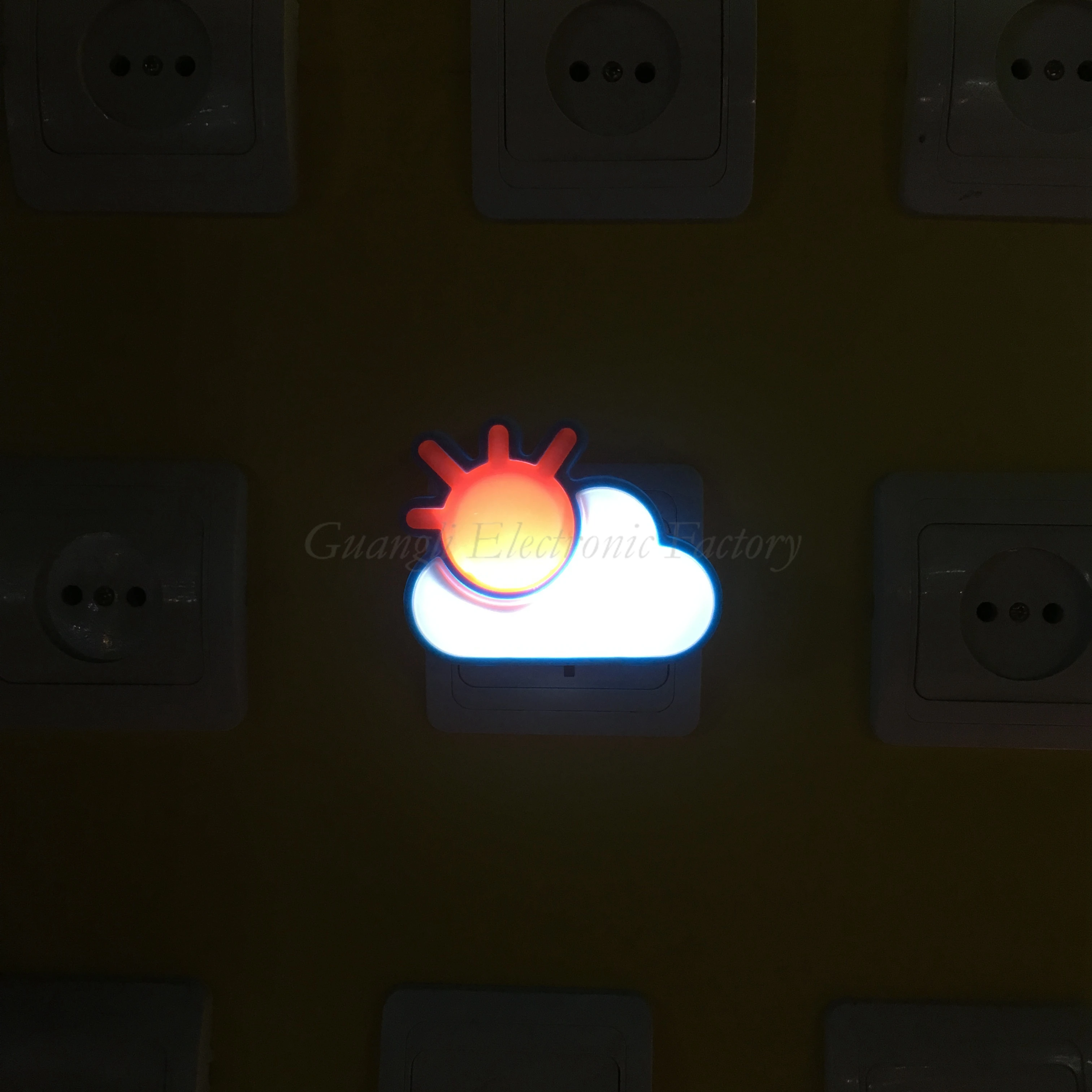 sun cloud shape 3SMD mini switch plug in night light 0.6W 110V 220V W065