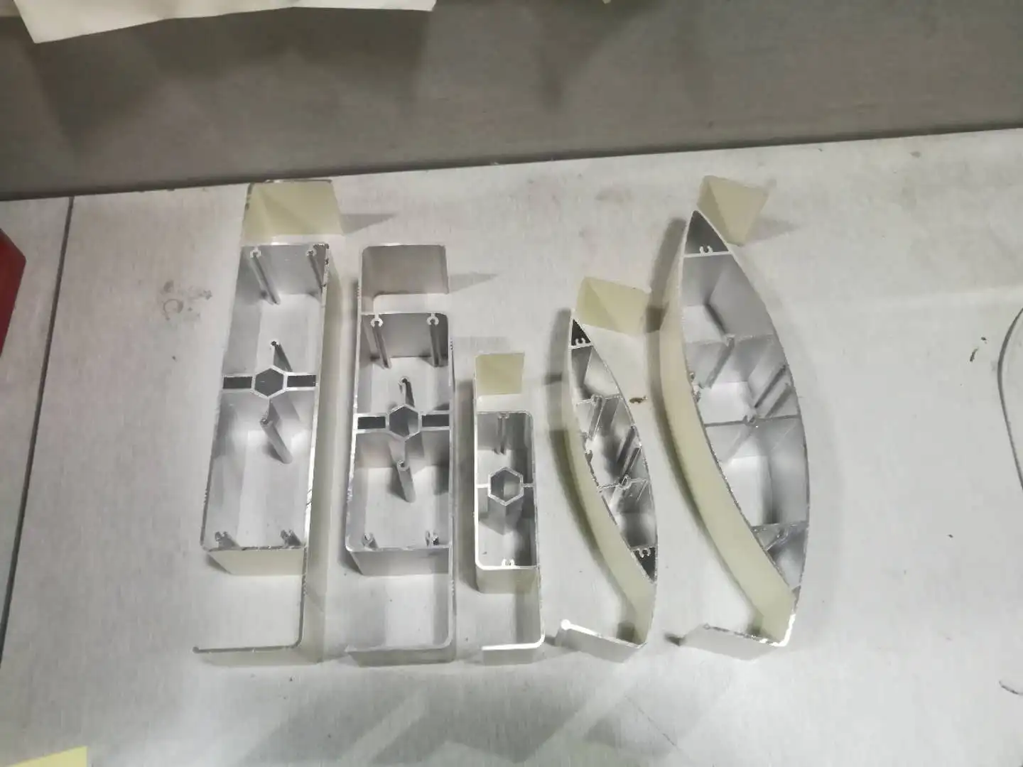 one-shoot-extruded frame