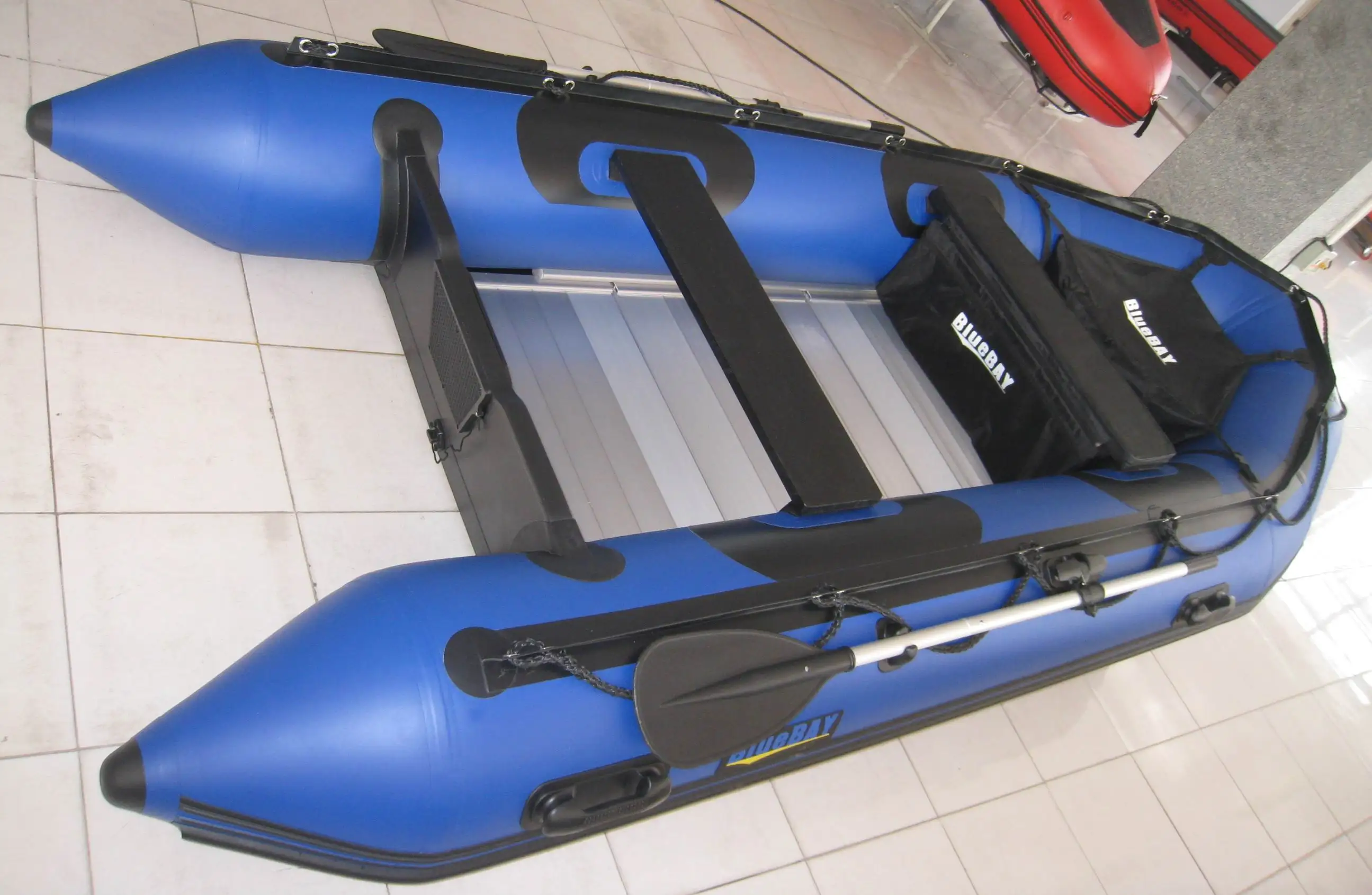 便宜的 pvc 充气船钓鱼