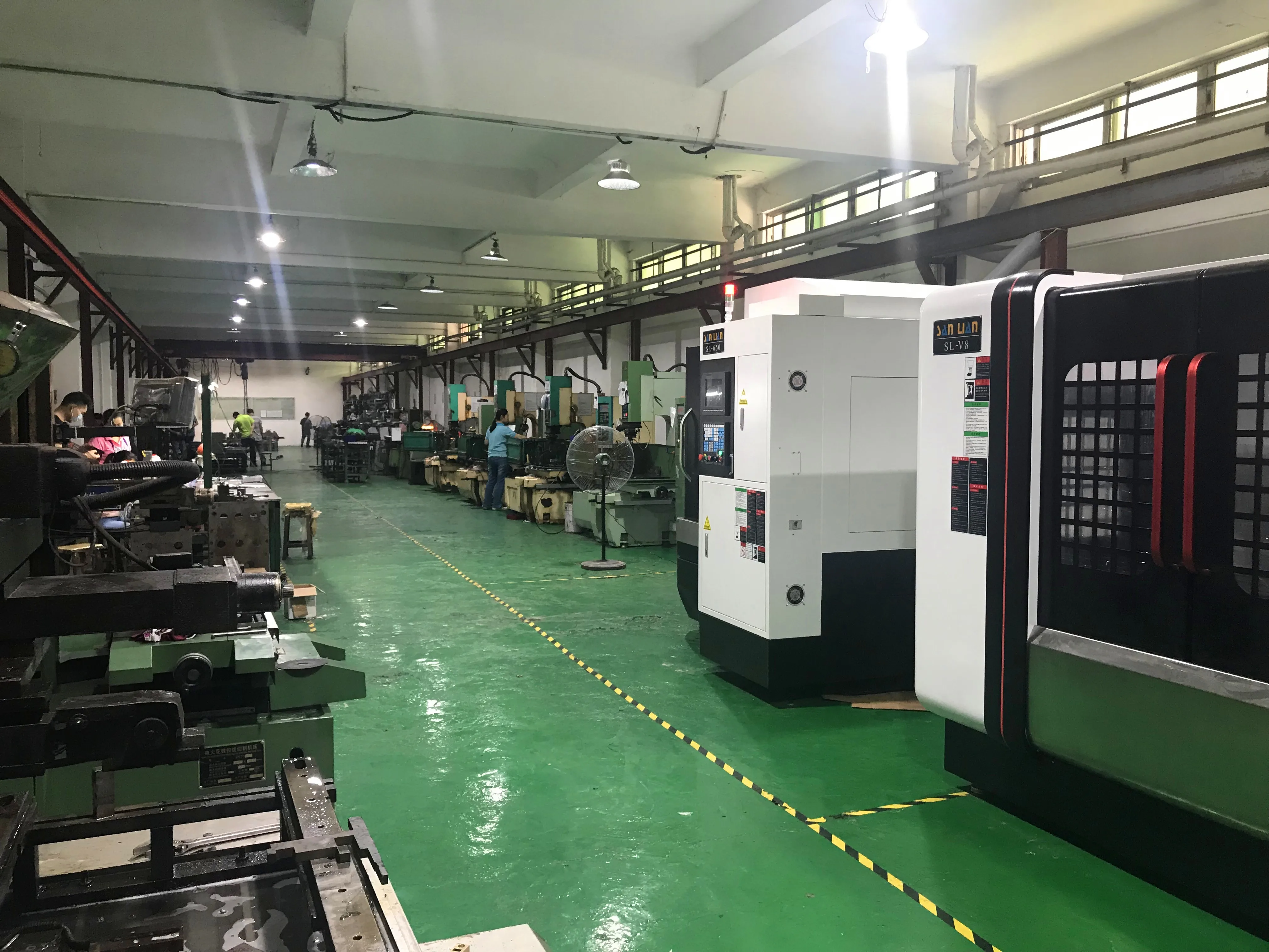 中国供应商工厂直接畅销电视塑料外壳模具液晶/led/电视封面注塑模具