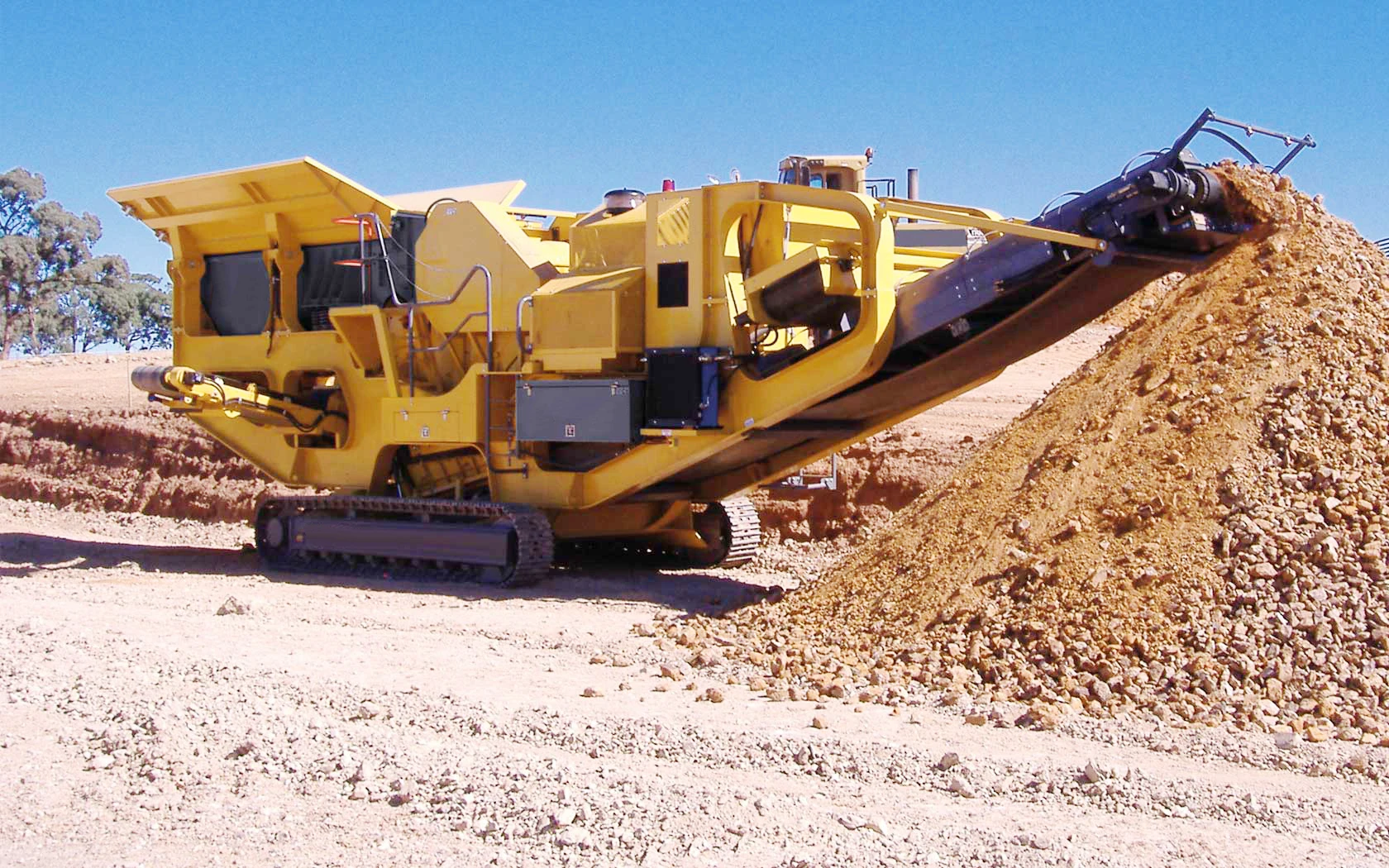 Finlay 530 дробилка. Машинист дробильно-погрузочного агрегата. Дробильная установка для щебня. Дробильная установка для щебня. Дробильно сортировочная машина.