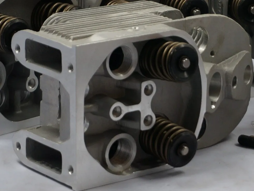 Deutz Engine Cylinder Head For Various Diesel Engines 912 913 914 413