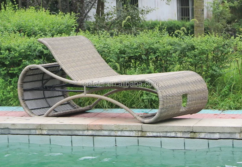 round cane lounge chair