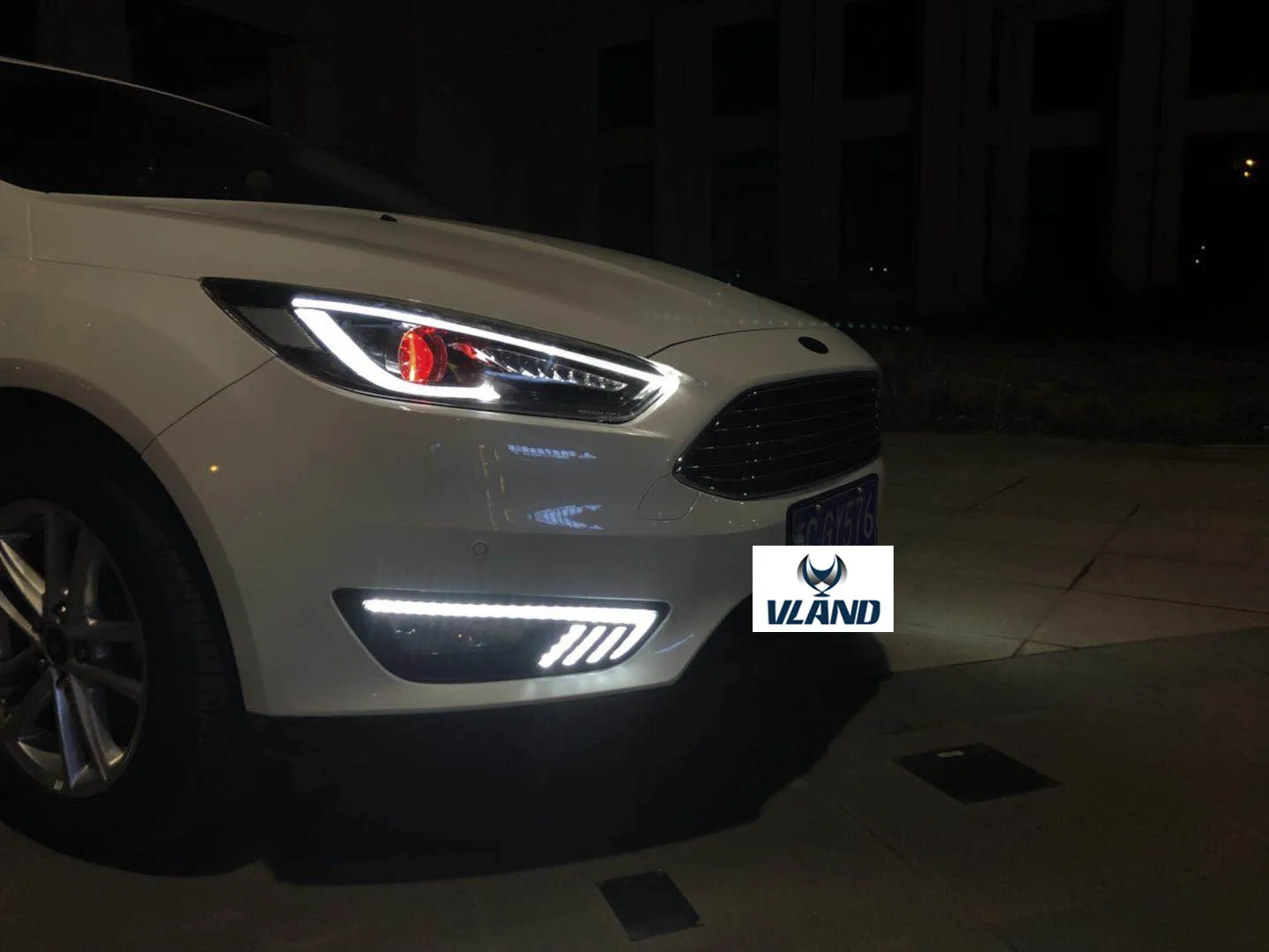 VLAND manufacturer for car headlight for Focus 2015 2016 2017 LED head light with moving signal with demon eye plug and play