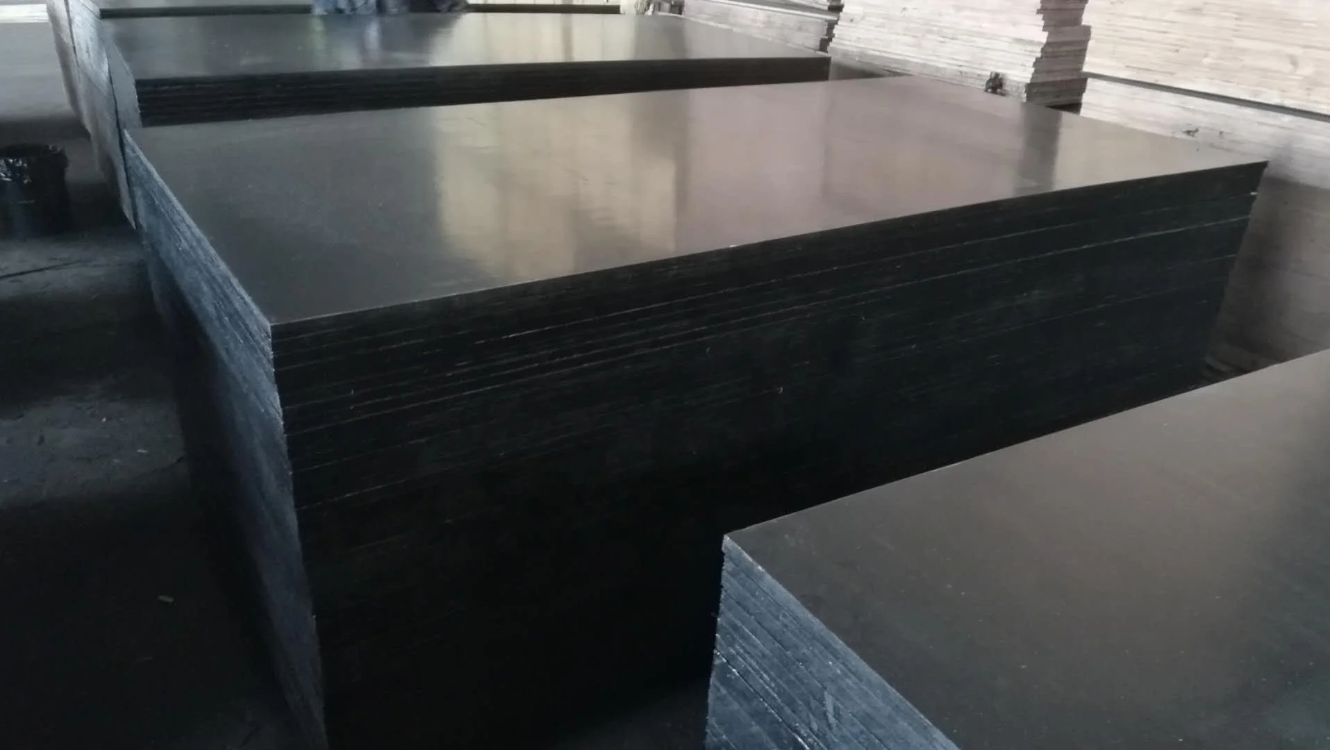 制造商 18毫米酚醛层压薄膜面对模板胶合板