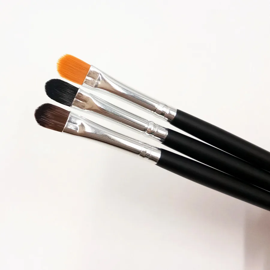 smooth canvas concealer brush