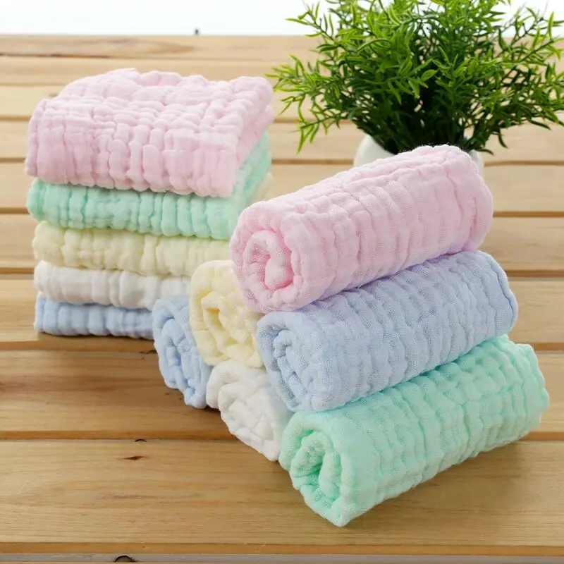Небольшое полотенце. Складывать полотенца. Красиво сложенные полотенца. Красиво сложить полотенце. Складывание полотенец в рулонах.