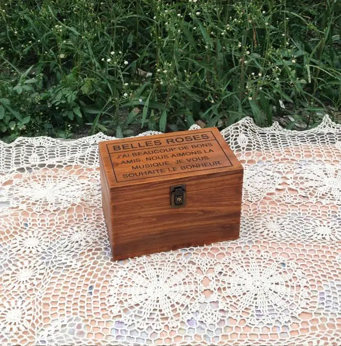 Retro solid wooden jewelry box