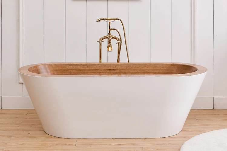 white bathtub.jpg
