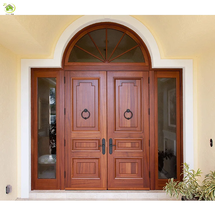 Двери кск. Арочные деревянные двери. Уличные двери из массива. Арочные двери в стиле Кантри. Арочная деревянная дверь уличная.