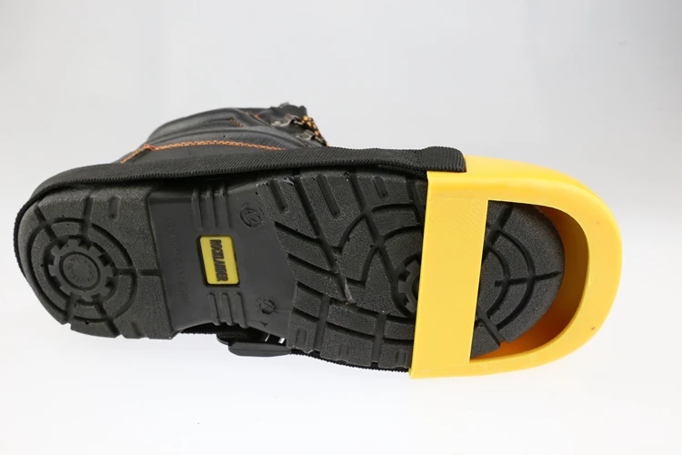 Overshoes with aluminum toe cap