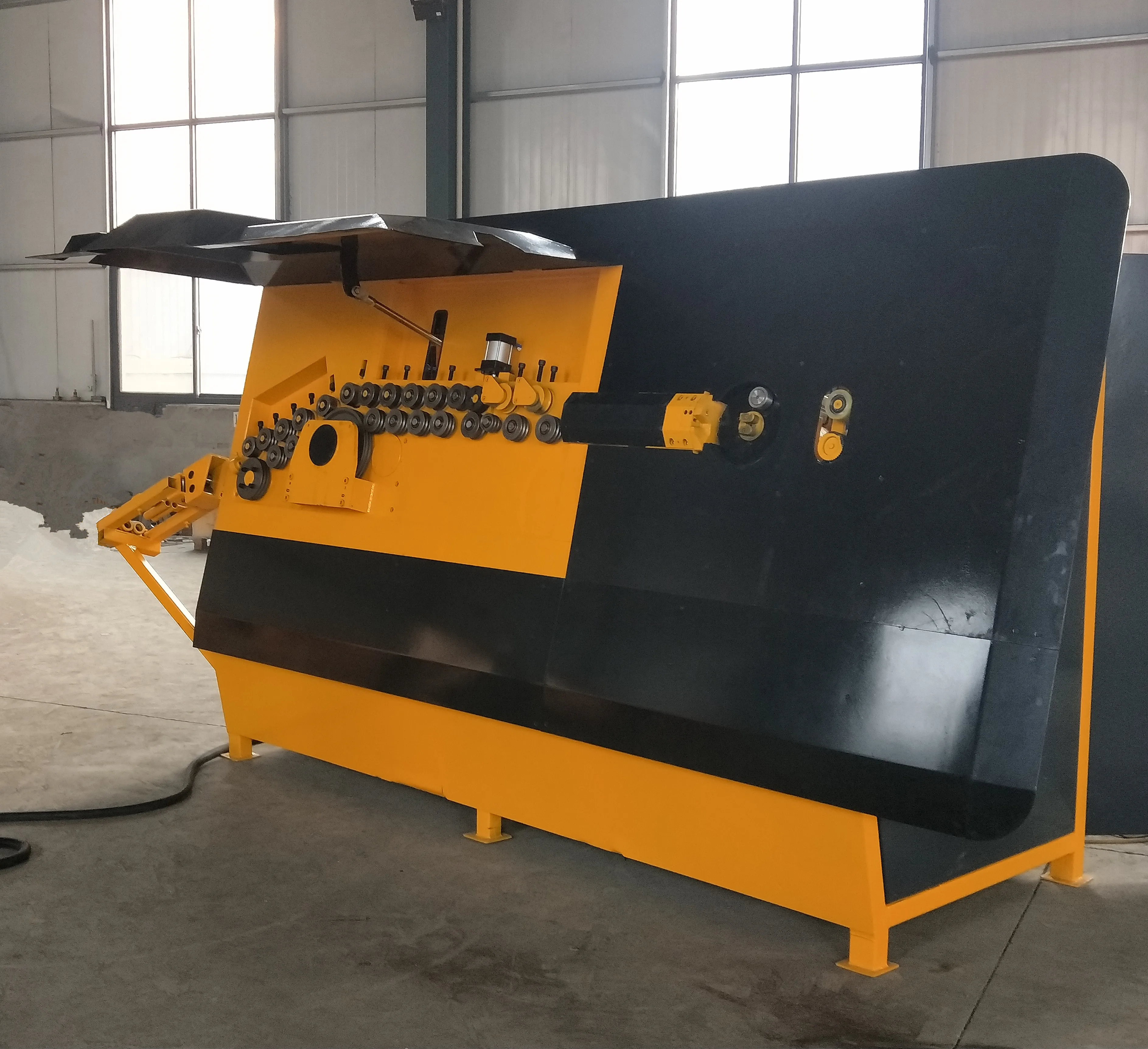 Stirrup bending machine