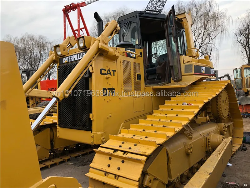 cat d7r (1).jpg