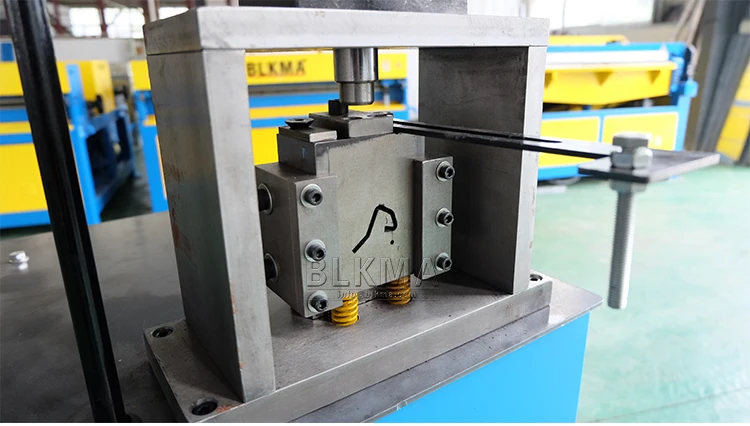 BLKMA hot sale Plate cutting machine hook code Hydraulic TDF clip cutting machine