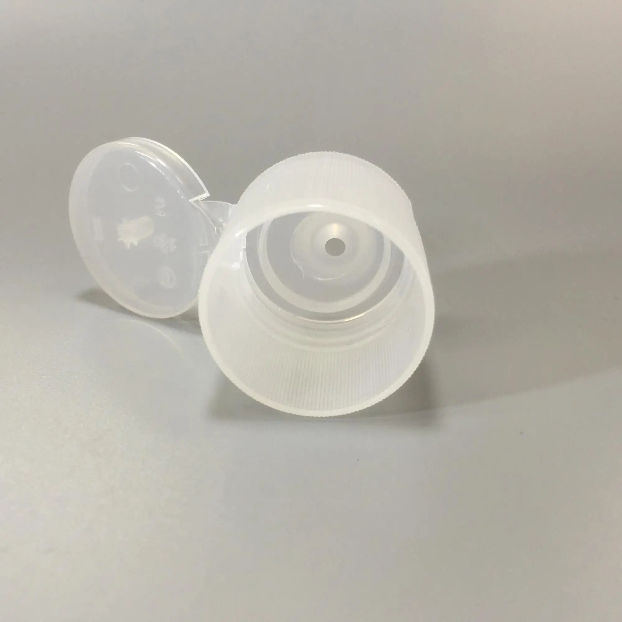 24mm Smooth Plastic Cap Liquid Soap Bottle Flip Top Cap Shower Gel Snap