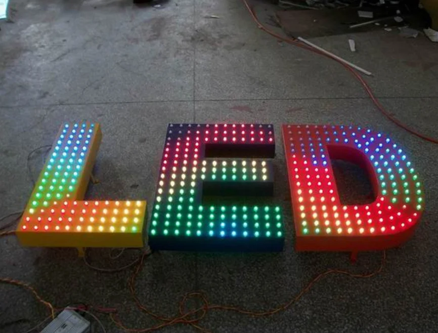 Светящиеся пиксели. Световые диоды РГБ. Объемные светодиодные буквы. RGB диоды вывеска. Объемные буквы с RGB подсветкой.