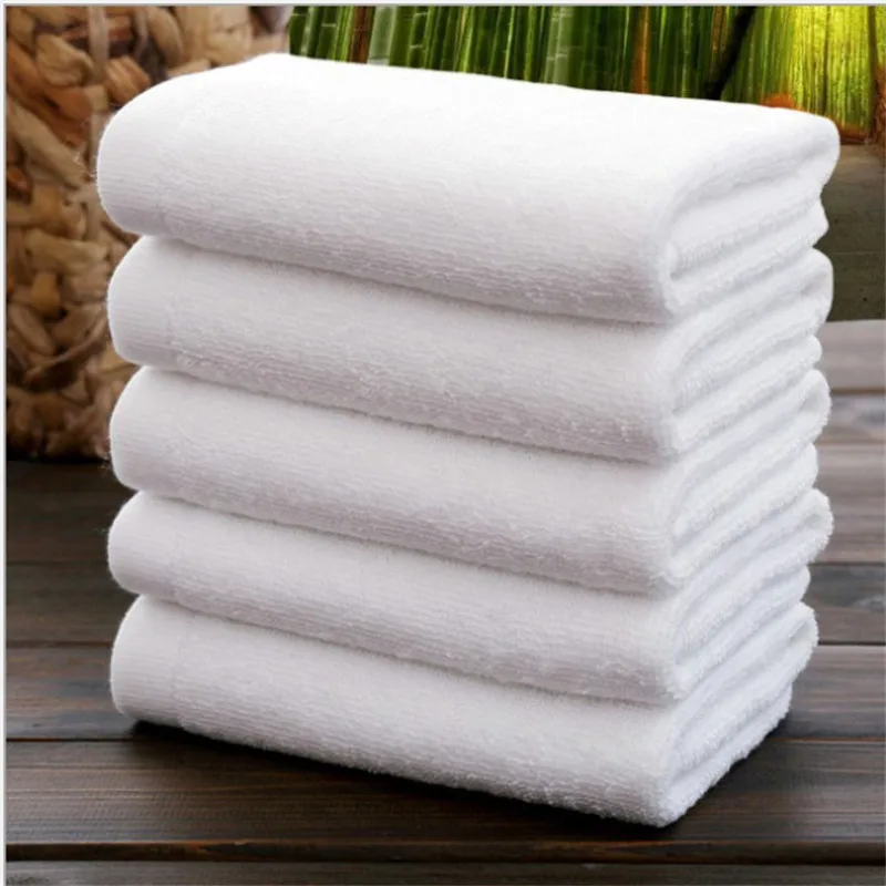 Хлопок продукция. Стопка белых полотенец. Стопка полотенец микрофибра белая. Товары из Китая полотенце. Сухие полотенца бело зеленая упаковка.