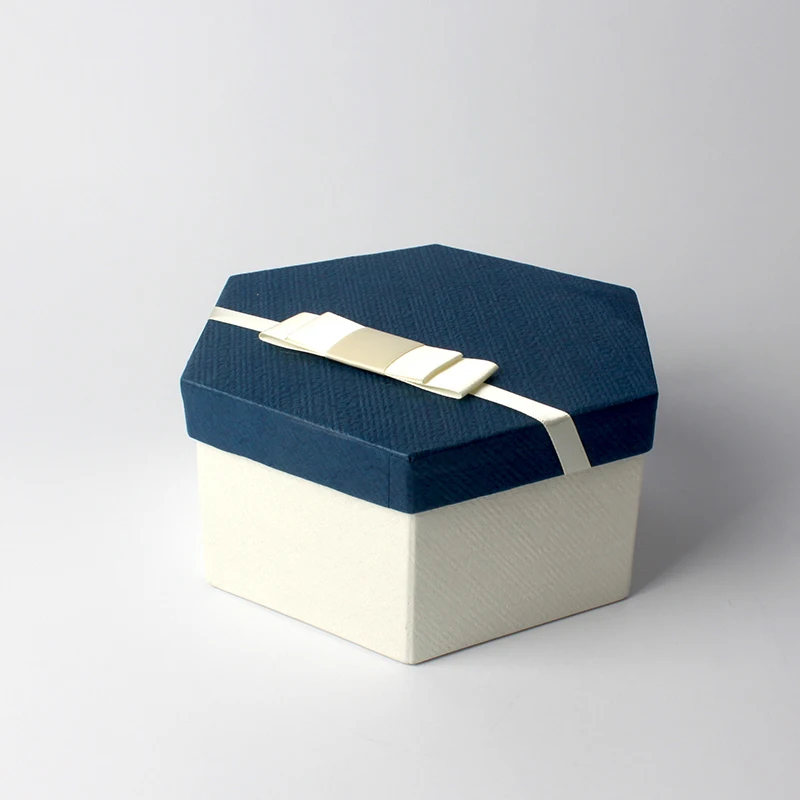 round cardboard hat boxes