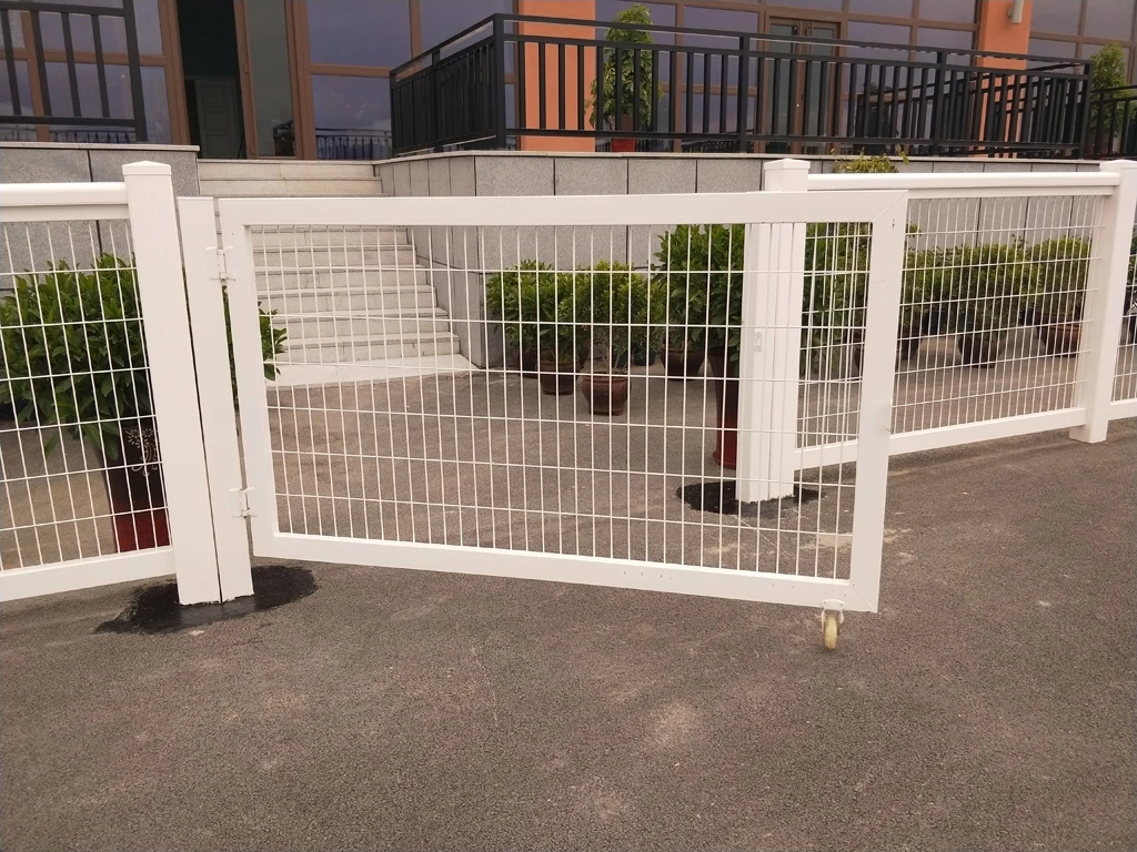 horse racetrack crowd barrier meshing fence