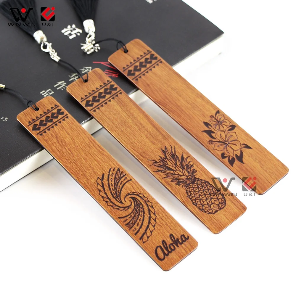 Cesto Personalizado - Custom Carving Natural Wood Bookmark