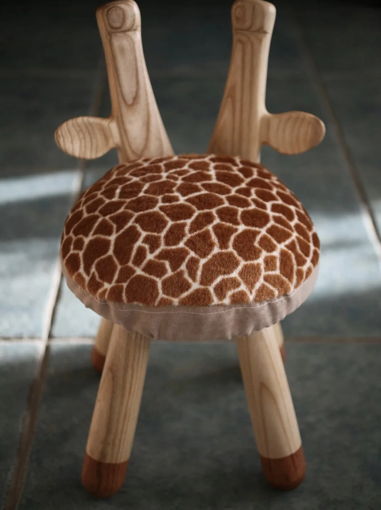 高品质的儿童动物木椅实木桌椅为孩子们