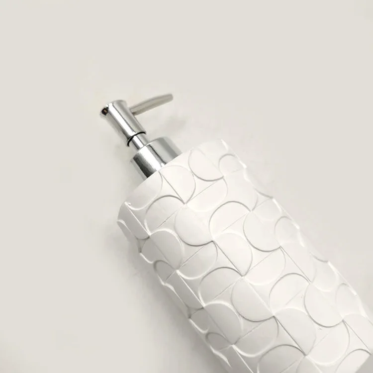 2024 Simple White Italy Style Bathroom Accessories White Resin Bath Set