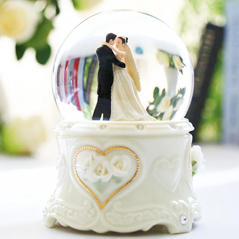 Resin 100mm Romantic Snow Globe Wedding Souvenirs Gifts Favors Dancing