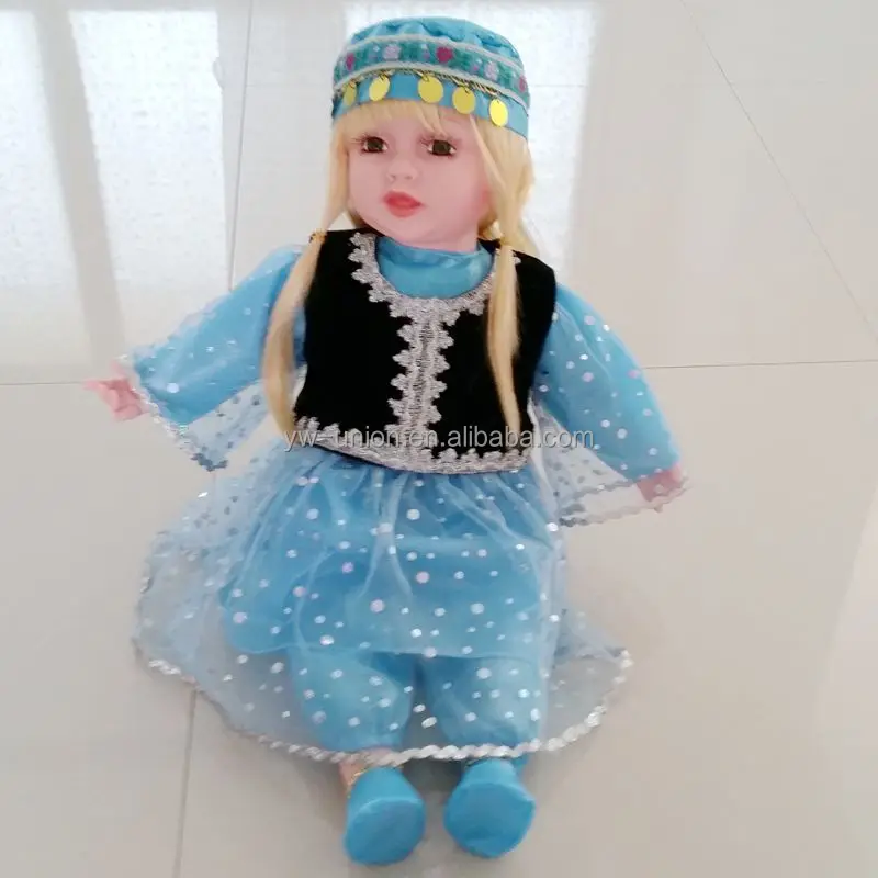 Фарфоровая кукла в казахском народном костюме: