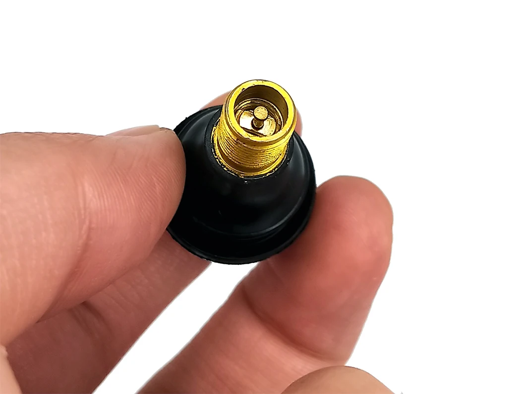 Nature rubber with aluminum car tubeless tire valves Tr414 and Tr4132.jpg