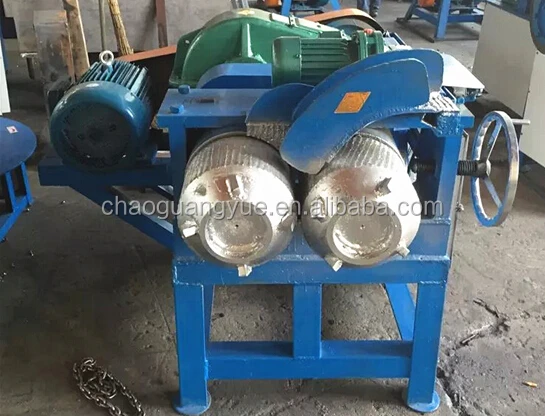 Double sides car tire sidewall cutting machine