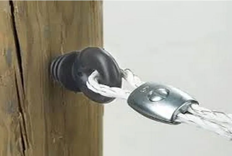 Insulators_03.jpg