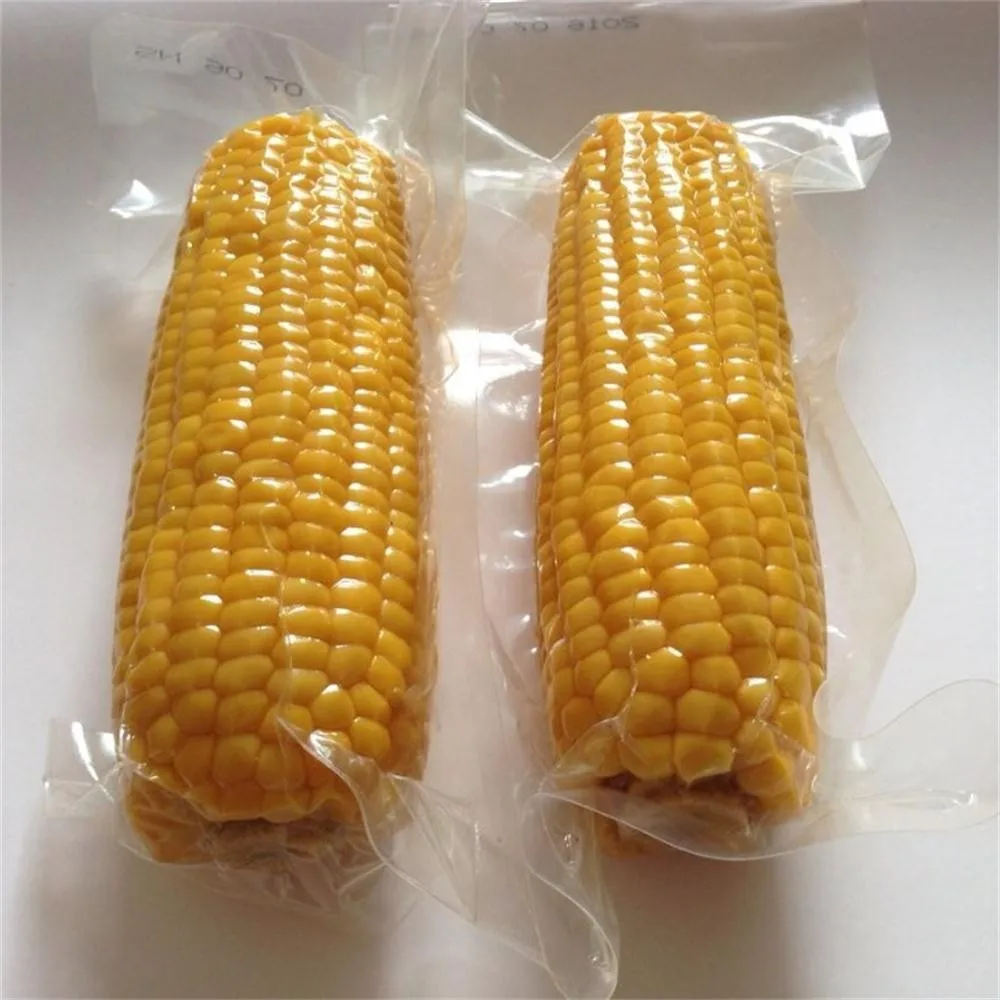 双包新鲜甜玉米真空包装准备吃