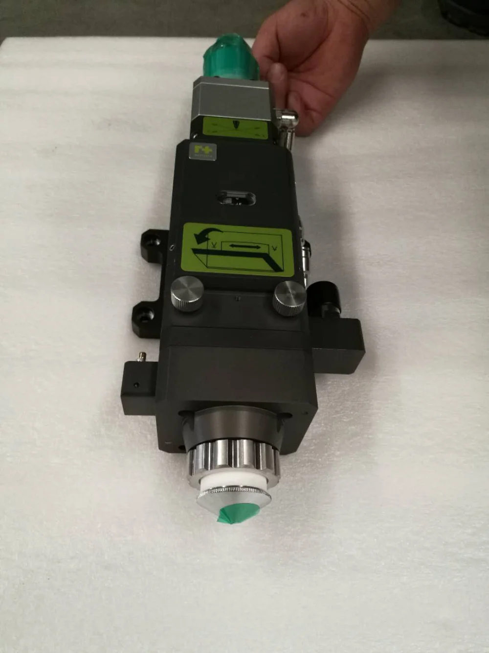 机械设备  工业激光设备  激光切割机  型号: bt240 总共六个镜头