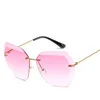 /product-detail/big-frame-anti-uv400-colorful-oversized-rimless-sunglasses-for-women-and-men-60791879032.html