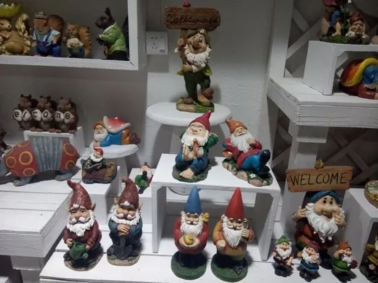 seven dwarfs garden gnomes dollar general