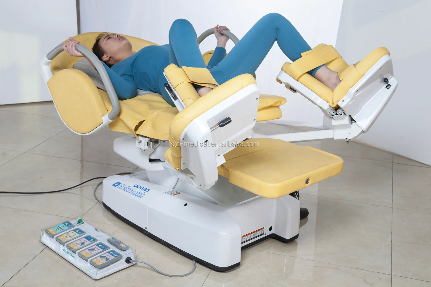 High quality and popular electric gynecologic delivery operating table