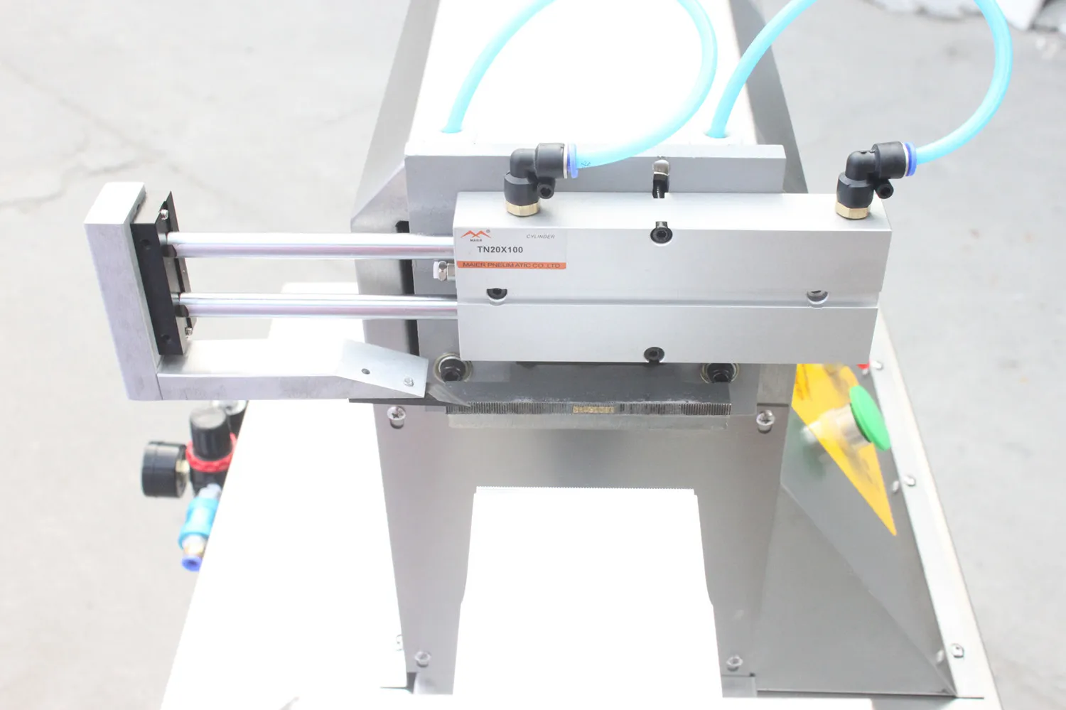 Sealing Well Cosmetic Plastic Pipe Sealing Machine/ Ointment Tube