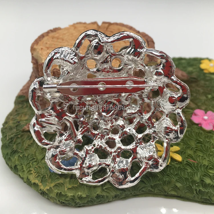 rhinestone brooch 2 (3).jpg