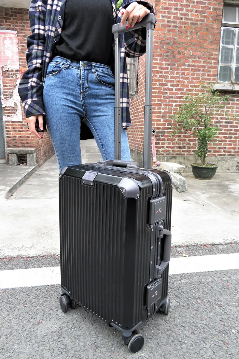 Vintage Style Scratchproof Aluminum Frame Luggage 20/24/28 Inch For