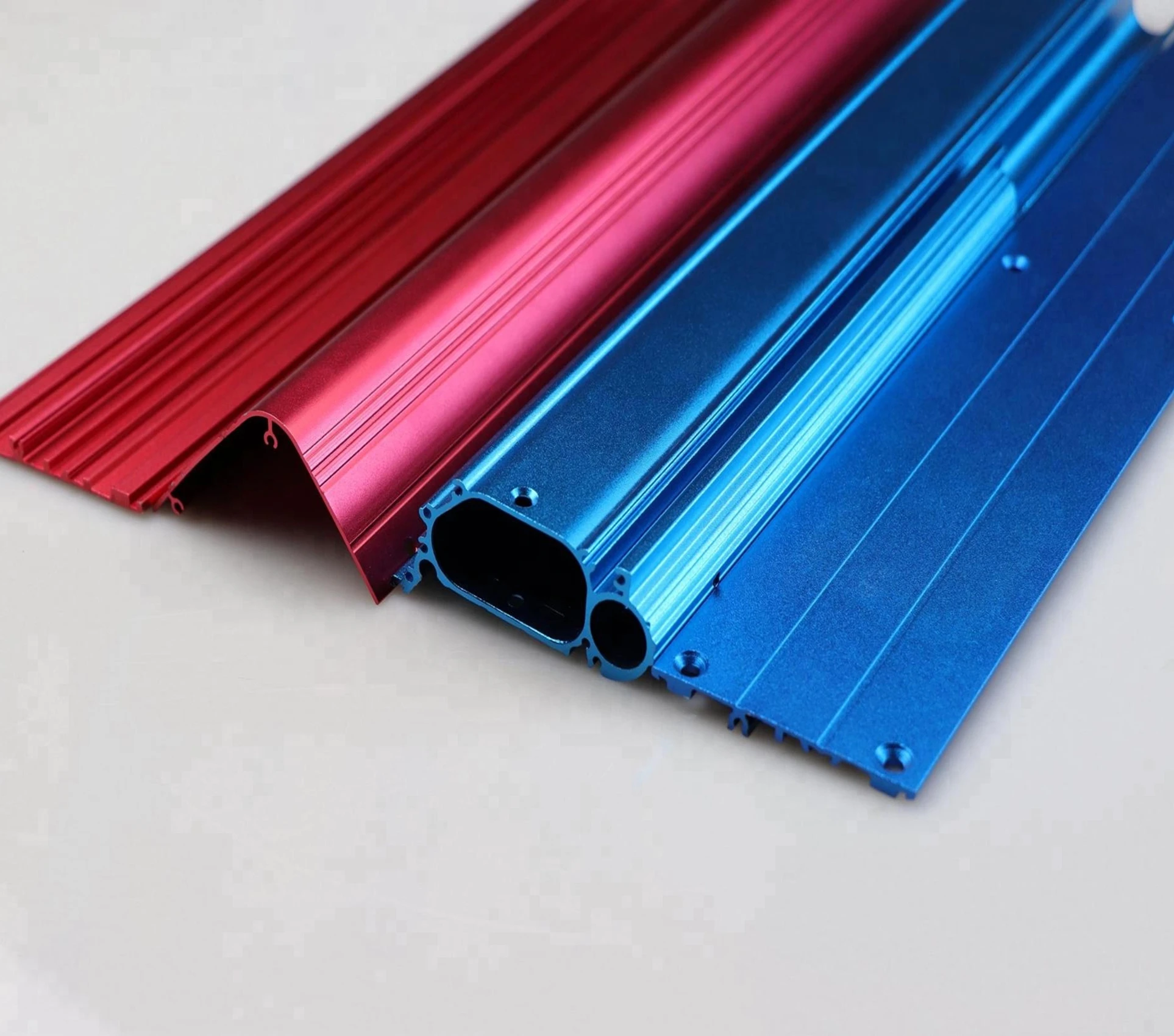 6063 系列天然阳极氧化铝型材厂/金色阳极氧化挤压铝型材价格每公斤