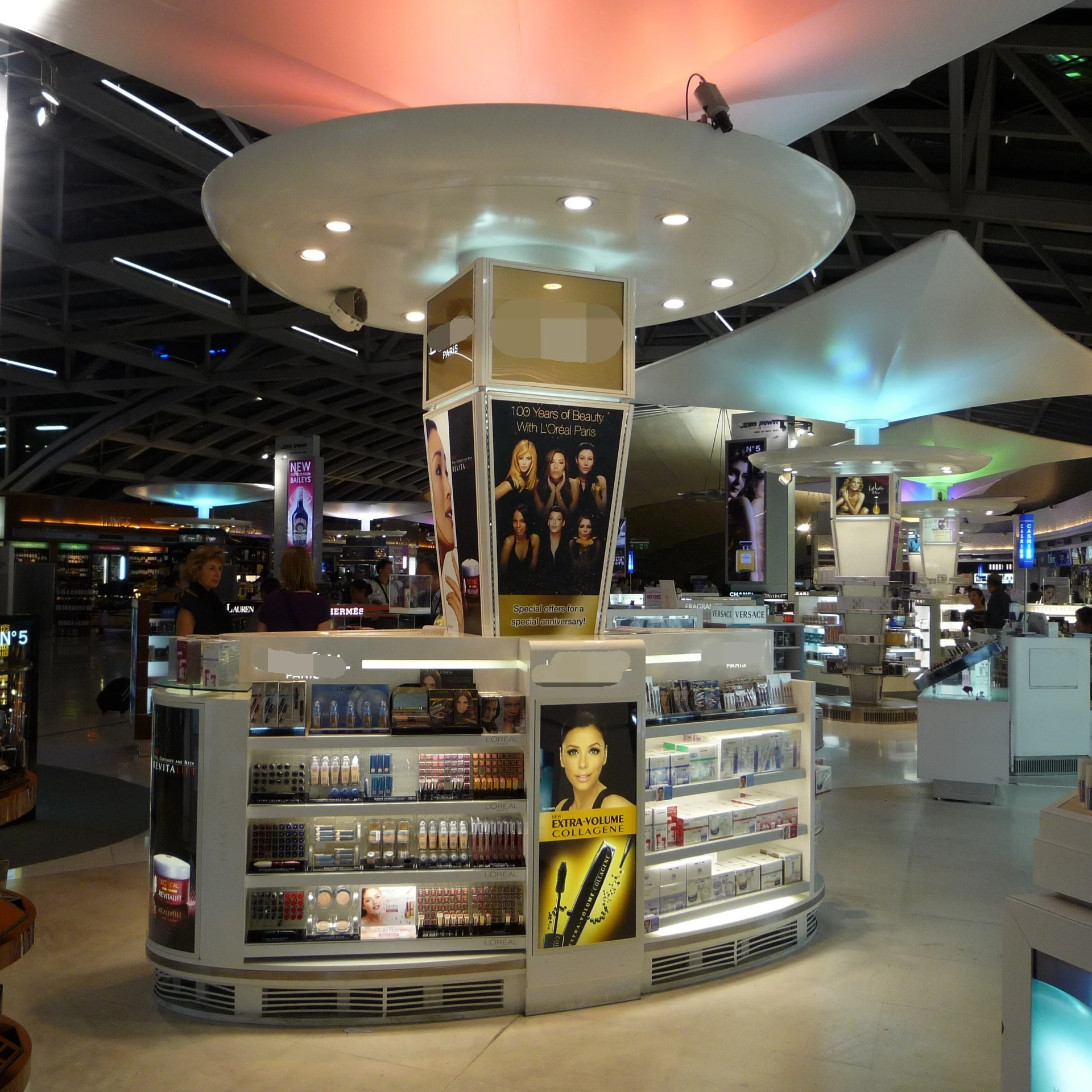 unique pop up shop display design for cosmetic store fitting