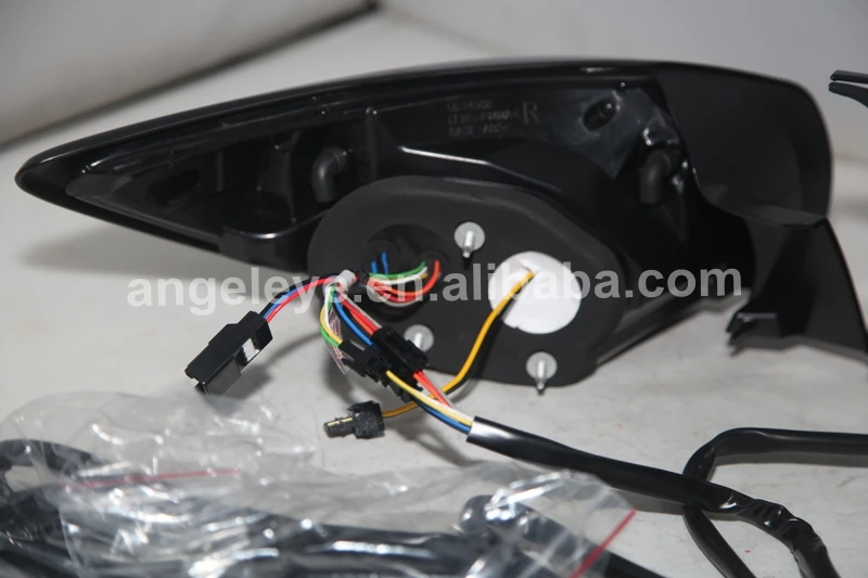 LED Tail Lamp For MAZDA 3 Axela Hatchback 2015 -2018 TW Smoke Black cover Dark red housing