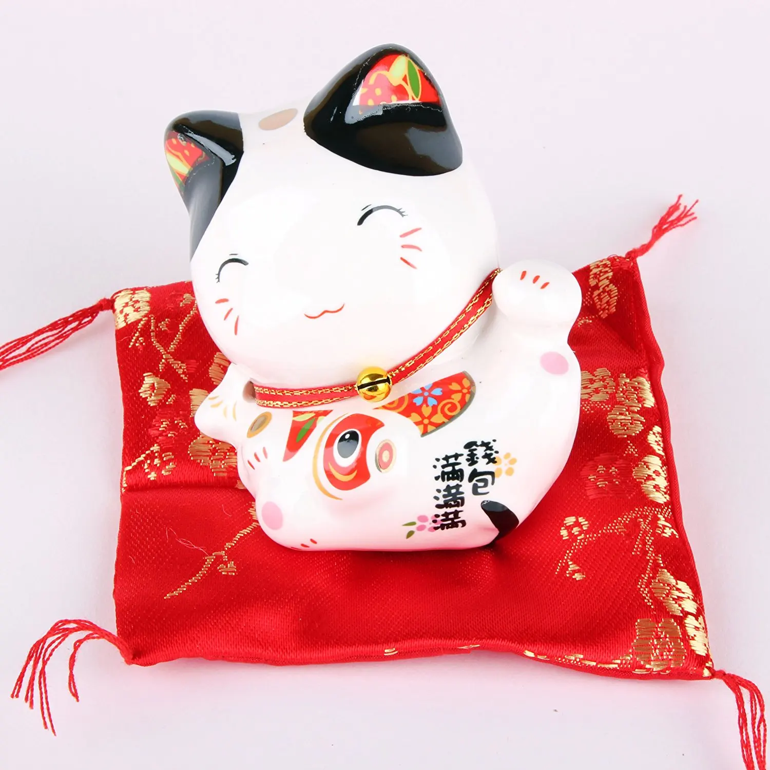 Lucky japanese. Манеки неко Минимализм. Lucky Cat" Charm.