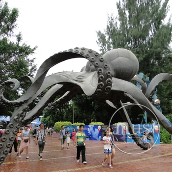 garden plaza decoration giant