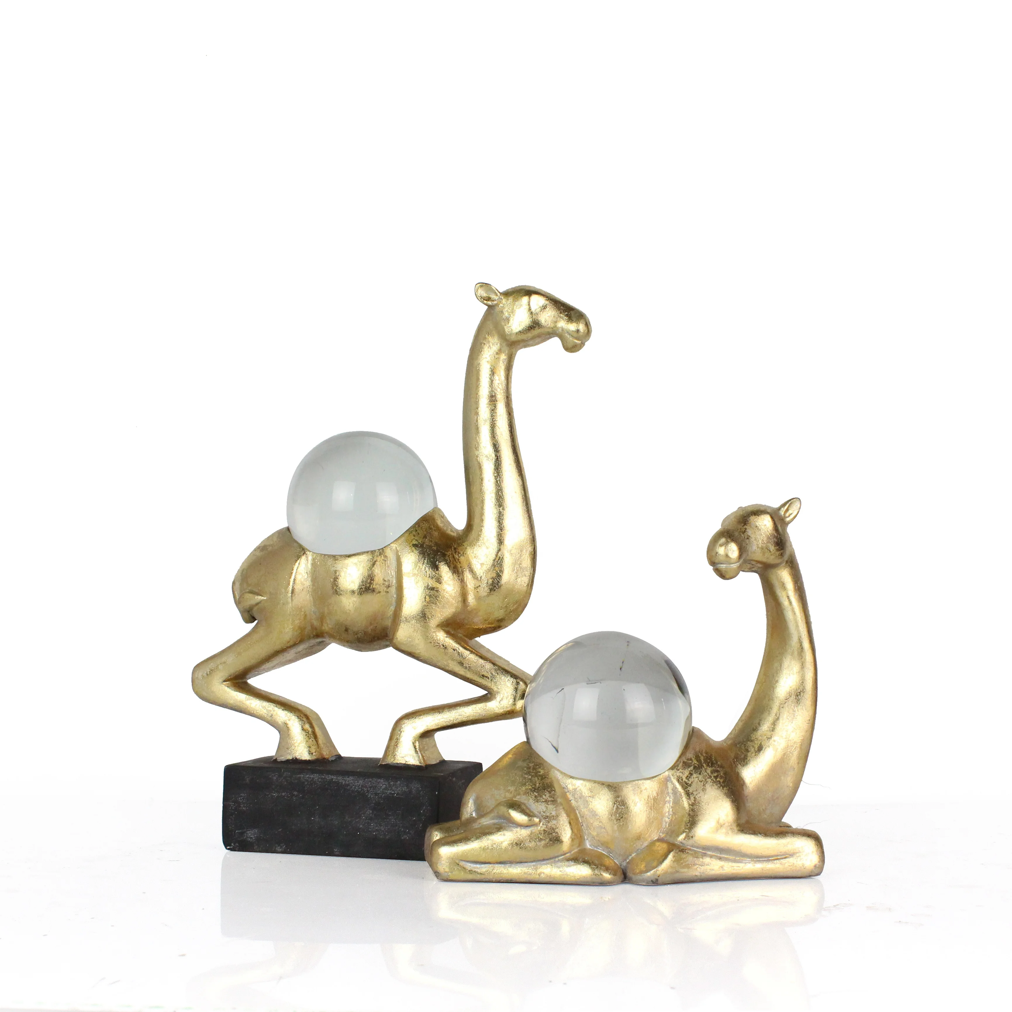 Wholesales Resin Animal Product Gold Camel Statue with Crystal Ball Home Decor factory