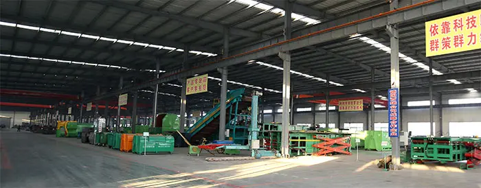 hydraulic hay baler