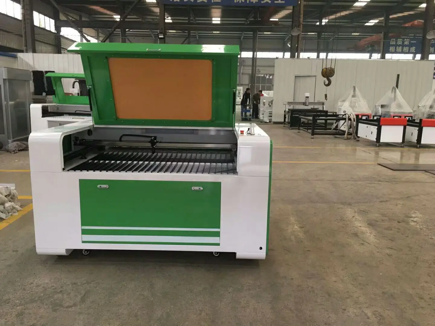 Best performance LFJ1390 metal cnc 40w laser cutter metal engraver machine