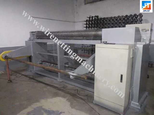 Low noise chicken netting hexagonal wire mesh machine with PLC control high output